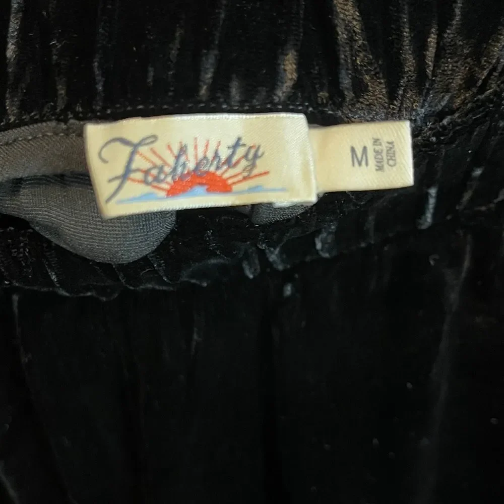 FAHERTY velvet genevieve wide leg pant in black silk velvet. Medium